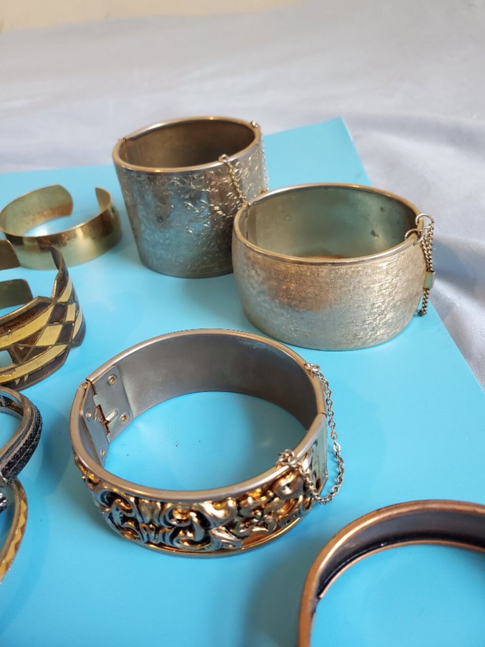 30 Bracelets, items # B -2507-2536,  wt. did not measure !! - Picture 3 of 13